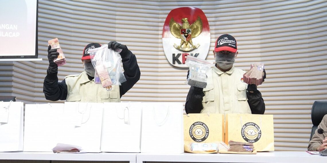 Barang bukti OTT Bupati Cilacap oleh KPK.(Foto: Istimewa)