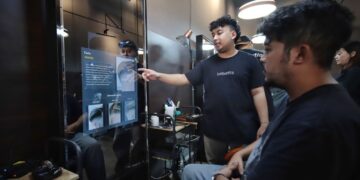 Salah satu proses sebelum pemangkasan rambut.(Foto: Humas Pemkot Bandung)
