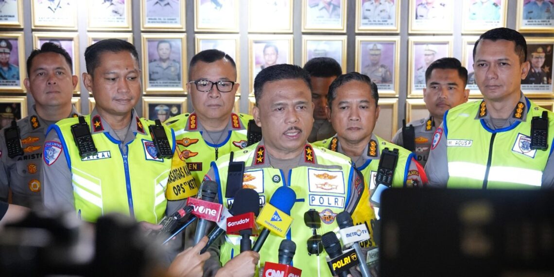 Kepala Korps Lalu Lintas (Kakorlantas) Polri Irjen Pol. Drs. Agus Suryonugroho, S.H., M.Hum bersama PJU.(Foto: Korlantas Polri)