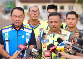 Kepala Korps Lalu Lintas (Kakorlantas) Polri Irjen Pol. Agus Suryonugroho dan Direktur Utama Jasa Marga Rivan Achmad Purwantono.(Foto: Dok. Korlantas Polri)