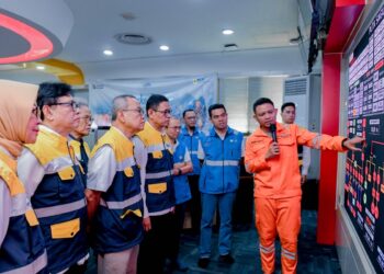 Wakil Menteri Energi dan Sumber Daya Mineral (ESDM) Yuliot meninjau langsung kesiapan operasional PLTA Saguling di Kabupaten Bandung Barat, Senin (16/3).(Foto: Istimewa)