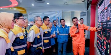 Wakil Menteri Energi dan Sumber Daya Mineral (ESDM) Yuliot meninjau langsung kesiapan operasional PLTA Saguling di Kabupaten Bandung Barat, Senin (16/3).(Foto: Istimewa)