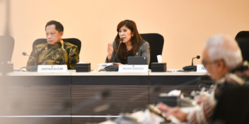 Menkomdigi Meutya Hafid menyampaikan paparan dalam Rapat Tingkat Menteri Sinkronisasi Koordinasi dan Pengendalian (SKP) Pencegahan dan Penanganan Masalah Kesehatan Jiwa pada Anak dan Remaja di Kantor Kemenko PMK, Jakarta Pusat, Kamis (05/03/2026). Foto: Ardi W/Komdigi