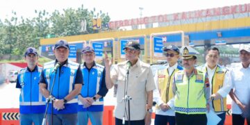 Direktur Utama PT Jasa Marga (Persero) Tbk Rivan A. Purwantono (kanan) mendampingi tinjauan Menteri Pekerjaan Umum (PU) Dody Hanggodo memantau arus balik Idulfitri 1447H/2026.(Foto: Jasa Marga)