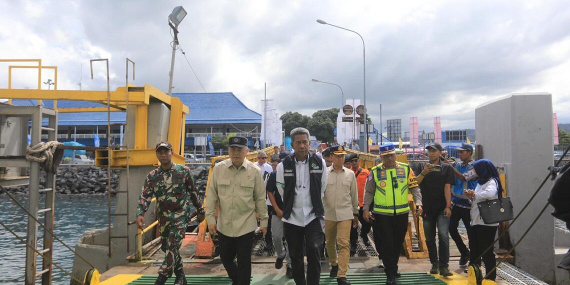 Menteri Perhubungan Dudy Purwagandhi di Pelabuhan Gilimanuk, Bali.(Foto: Dok. Kemenhub)