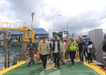 Menteri Perhubungan Dudy Purwagandhi di Pelabuhan Gilimanuk, Bali.(Foto: Dok. Kemenhub)
