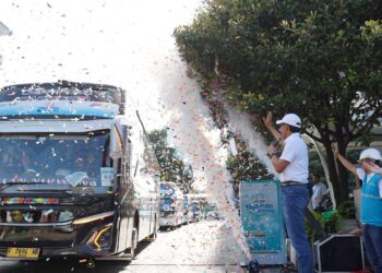 General Manager PLN UID Jakarta Raya, Moch. Andy Adchaminoerdin, melepas keberangkatan bus program Mudik Aman Berbagi Harapan 2026 di Jakarta, Selasa (17/3/2026).(Foto: Istimewa)