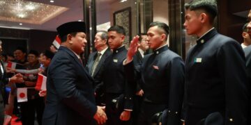 Presiden Prabowo Subianto disambut hangat oleh para pelajar dan taruna Indonesia yang tengah menempuh pendidikan di National Defence Academy (NDA) Jepang, di hotel tempatnya bermalam di Tokyo, Jepang, pada Minggu malam, 29 Maret 2026.(Foto: Istimewa)