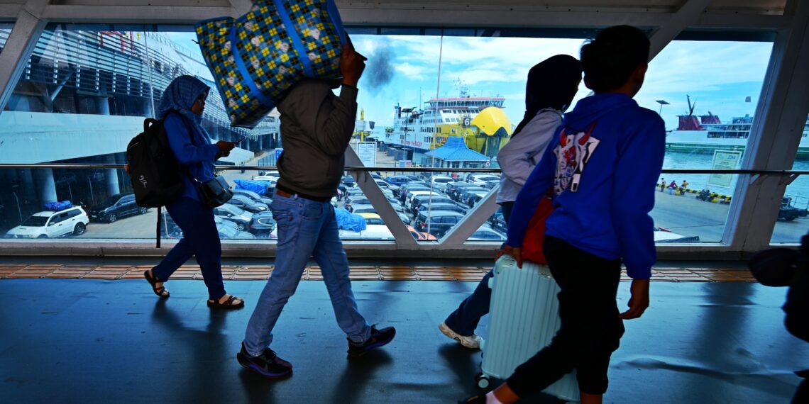 Pemudik angkutan umum.(Foto: Kemenhub)