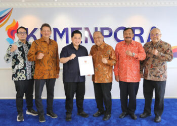 Ketua Umum (Ketum) Komite Olahraga Nasional Indonesia (KONI) Pusat Letjen TNI Purn Marciano serahkan progres Pekan Olahraga Nasional (PON) XXII/2028 Nusa Tenggara kepada Menpora RI Erick Thohir, pada 13 Maret 2026.(Foto: KONI Pusat)