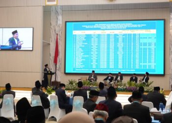 Anggota Tim Hisab Rukyat Kemenag, Cecep Nurwendaya dalam seminar posisi hilal penentuan awal Syawal 1447 H.(Foto: Dok. Kemenag)