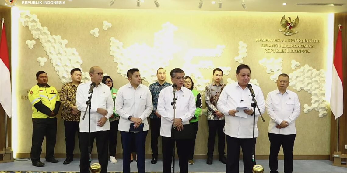 Pemerintah resmi mengumumkan kebijakan pemberian tunjangan hari raya (THR) dan bonus hari raya (BHR) Idulfitri 1447 H/2026 M pada Selasa (03/03/2026), di kantor Kementerian Koordinator Bidang Perekonomian, Jakarta.(Foto: Setneg)