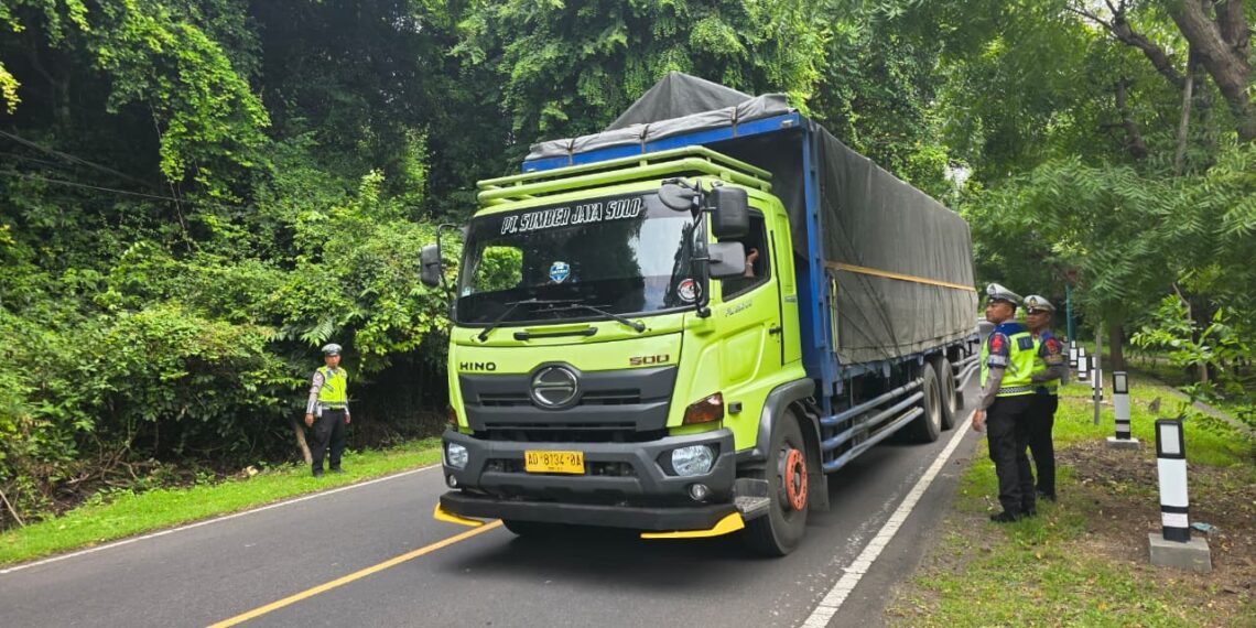 Truk sumbu tiga.(Foto: Dok. Kemenhub)