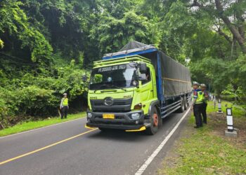 Truk sumbu tiga.(Foto: Dok. Kemenhub)