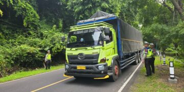 Truk sumbu tiga.(Foto: Dok. Kemenhub)