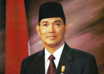 Jendral TNI (Purn) H Try Sutrisno bin Subandi Wakil Presiden Ke-6 Republik Indonesia.(Wikipedia)