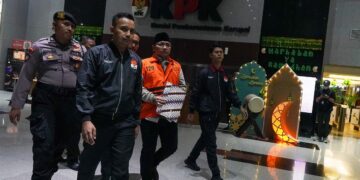 Komisi Pemberantasan Korupsi (KPK) melakukan penahanan terhadap tersangka YCQ selaku Menteri Agama periode 2019-2024 terkait dugaan tindak pidana korupsi pembagian kuota haji Indonesia tahun 2023-2024.(Foto: Dok. KPK)
