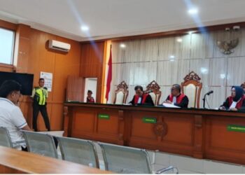 Youtuber Muhammad Adimas Firdaus alias 'Resbob', terdakwa ujaran kebencian menjalani sidang tuntutan di Pengadilan Negeri Bandung.(Foto:Istimewa).