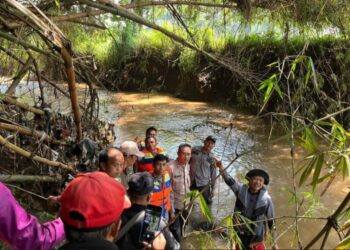 Tim SAR gabungan yang terlibat dalam pencarian satpam dan siswi SMAN 1 Banjaran yang terseret arus Sungai Cibanjaran.(Foto:Istimewa).