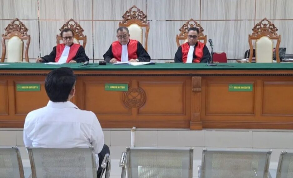 Muhammad Adimas Firdaus alias Resbob menjalani sidang putusan kasus penghinaan terhadap Suku Sunda di Pengadilan Negeri Bandung, Rabu (29/04/2026).(Foto:Istimewa).