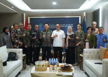 Menteri Perdagangan, Budi Santoso menerima audiensi jajaran pengurus Asosiasi Industri Mebel dan Kerajinan Indonesia (Asmindo) di kantor Kementerian Perdagangan, Jakarta, Kamis (9/4/2026).(Foto: Dok. Humas Kemendag)
