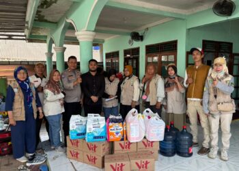 PT Pertamina Patra Niaga Regional Jawa Bagian Barat (JBB) menyalurkan bantuan pada Sabtu (4/4/2026) bagi warga terdampak kebakaran di SPBE PT Indogas Andalan Kita, Cimuning, yang terjadi pada Rabu (1/4/2026).(Foto: Istimewa)