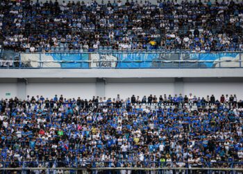 Bobotoh menyaksikan tim kesayangan berlaga.(Foto: Humas Pemkot Bandung)