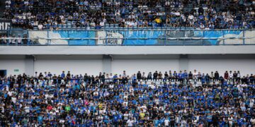 Bobotoh menyaksikan tim kesayangan berlaga.(Foto: Humas Pemkot Bandung)