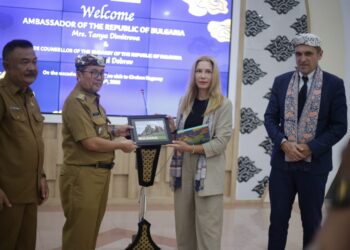 Bupati Cirebon Imron dan Duta Besar Bulgaria, Tanya Dimitrova.(Foto: Diskominfo Kab Cirebon)