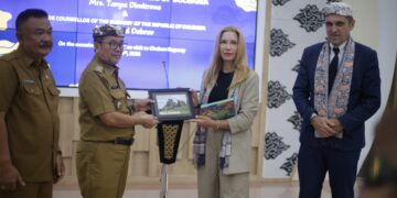 Bupati Cirebon Imron dan Duta Besar Bulgaria, Tanya Dimitrova.(Foto: Diskominfo Kab Cirebon)