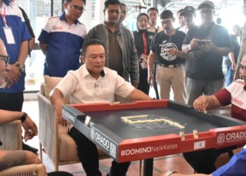 Bupati Kuningan, Dian Rachmat Yanuar, usai deklarasi dan pelantikan Pengurus Cabang ORADO (Organisasi Olahraga Domino) Kabupaten Kuningan masa bakti 2026–2030 yang dirangkaikan dengan Kejuaraan Cabang (Kejurcab) Domino, Sabtu (18/4/2026).(Foto: Humas Pemkab Kuningan)