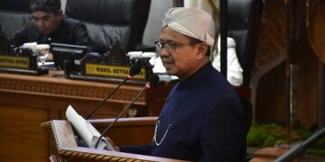 Bupati Dony Ahmad Munir saat Rapat Paripurna Istimewa DPRD Kabupaten Sumedang memperingati Hari Jadi Sumedangi di Ruang Rapat Paripurna DPRD Sumedang, Rabu (22/4/2026).(Foto: Humas Pemkab Sumedang)