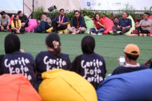 Wakil Menteri Ekonomi Kreatif, Irene Umar, berdiskusi dengan diaspora Ternate dan Tidore Kepulauan dalam acara ‘Bacarita Basudara’ yang digelar di Backyard Hotel Borobudur Jakarta, Minggu (26/4/2026).(Foto: Humas Kementerian Ekraf)