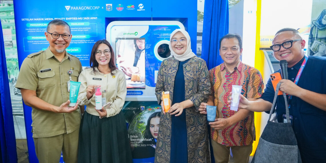 ParagonCorp, bersama Dinas Lingkungan Hidup (DLH) Pemprov DKI Jakarta dan Transjakarta meresmikan Paragon Empties Station (PES) di Halte Cakra Selaras Wahana (CSW), Jakarta Selatan. (Foto: Istimewa)