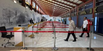 Menteri Perhubungan Dudy Purwagandhi meninjau langsung kesiapan Terminal 2F Bandara Internasional Soekarno-Hatta pada Minggu (19/4), yang telah ditetapkan sebagai terminal khusus pelayanan jemaah haji dan umrah.(Foto: Humas Kemenhub)