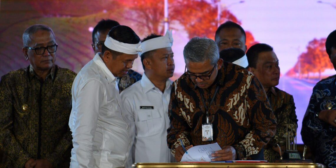 Gubernur Jabar Dedi Mulyadi dan Wali Kota Bandung Muhammad Farhan.(Foto: Humas Pemkot Bandung)