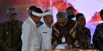 Gubernur Jabar Dedi Mulyadi dan Wali Kota Bandung Muhammad Farhan.(Foto: Humas Pemkot Bandung)