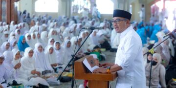 Wali Kota Bandung Muhammad Farhan melepas 1.679 orang jemaah haji Kota Bandung 1447 H.(Foto: Humas Pemkot Bandung)