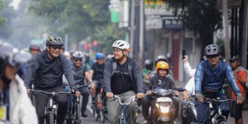 Forkopimda Kota Bandung gowes bersama ke kantor di hari Jum'at.(FOTO: Humas Pemkot Bandung)