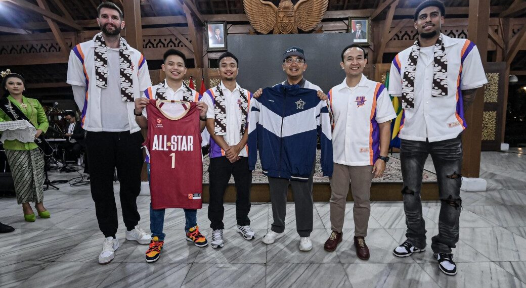 Wali Kota Bandung Muhammad Farhan menerima secara resmi para pemain Indonesian Basketball League (IBL) All-Star 2026 dalam sebuah acara penyambutan yang berlangsung di Pendopo Kota Bandung.(Foto: Istimewa)