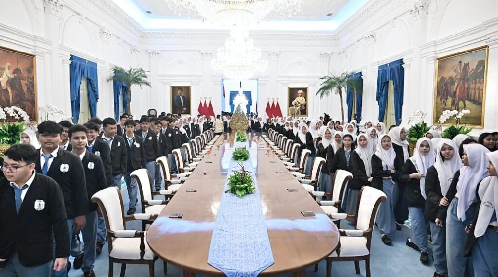 Presiden Prabowo Subianto membuka lebar Istana Kepresidenan bagi anak-anak sekolah pada Selasa, 7 April 2026.(Foto: Setneg)