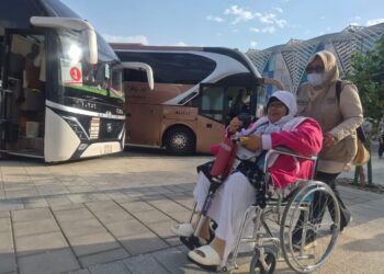 Totalitas petugas haji melayani jemaah di Arab Saudi.(Foto: Kemenhaj)