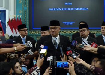 Menteri Lingkungan Hidup/Kepala Badan Pengendalian Lingkungan Hidup Mohammad Jumhur Hidayat.(Foto: Setneg)