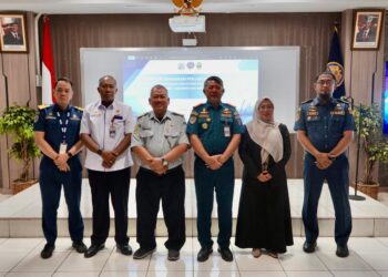 KSOP Kelas II Cirebon jalin kerjasama strategis dengan dua SMK untuk meningkatkan kualitas sumber daya manusia (SDM) dibidang pelayaran. Kegiatan penandatanganan kerjasama tersebut berlangsung di Aula Kantor KSOP Kelas II Cirebon, Selasa (28/4/2026).(Foto: Humas KSOP)