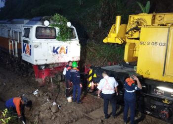 Penanganan longsor di di lintas Maswati–Sasaksaat (MSI–SKT.(Foto: Istimewa)