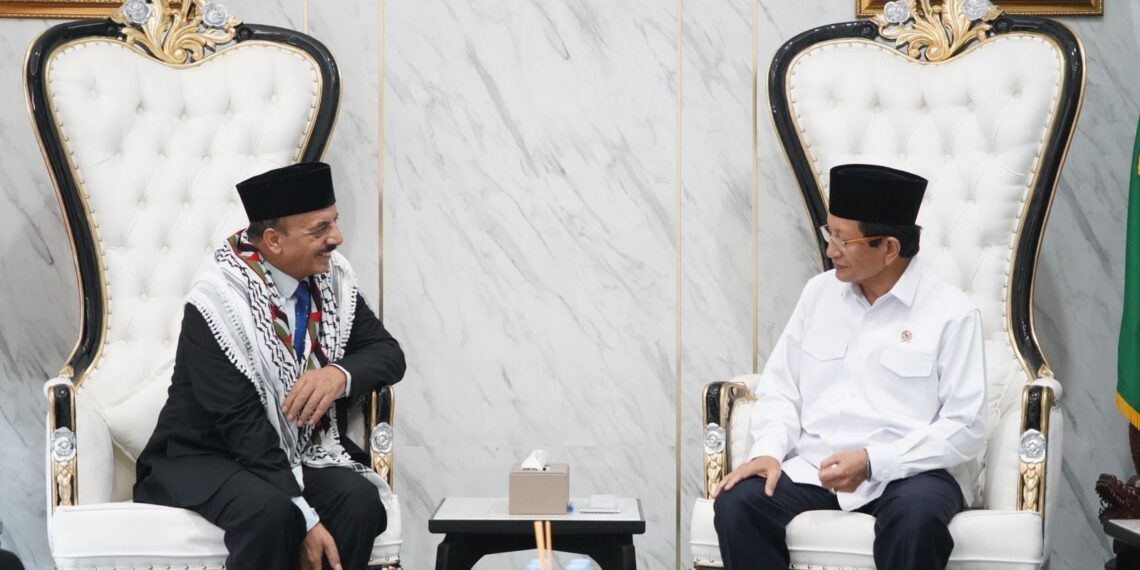 Menteri Agama (Menag) Nasaruddin Umar, menerima audiensi Duta Besar Palestina untuk Indonesia, Abdulfattah A.K. Al-Sattari, di ruang kerjanya, Kantor Kementerian Agama, Lapangan Banteng, Jakarta, Senin (13/4/2026). (Foto: Humas Kemenag)