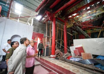 Menteri Kebudayaan RI, Fadli Zon, meninjau Klenteng See Hin Kiong di Kota Padang, Sumatra Barat.(Foto: Humas Kemenbud)