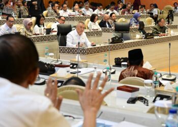 Menteri Perhubungan Dudy Purwagandhi dalam Rapat Kerja bersama Komisi V DPR RI dan Gubernur Bali, di Senayan, Jakarta, Rabu (8/4). .(Foto: Istimewa)