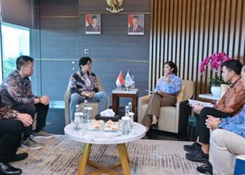 Menkomdigi Meutya Hafid saat menerima audiensi startup Gambit Hunter dan Ambisius Lab di Kantor Kementerian Komdigi, Jakarta Pusat, Jumat (10/04/2026). Foto: Ahmad Tri Hawaari/Komdigi