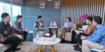 Menkomdigi Meutya Hafid saat menerima audiensi startup Gambit Hunter dan Ambisius Lab di Kantor Kementerian Komdigi, Jakarta Pusat, Jumat (10/04/2026). Foto: Ahmad Tri Hawaari/Komdigi